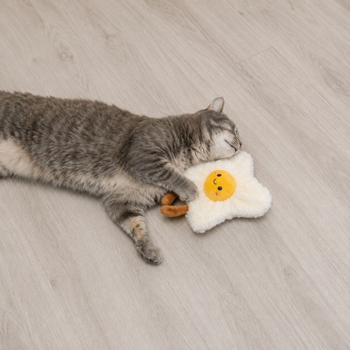 Игрушка для кошек Trixie Яичница XXL с кошачьей мятой и шуршалкой - фото №4