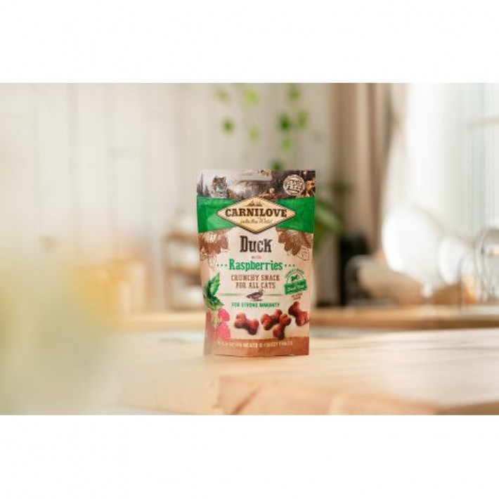 Ласощі Carnilove Cat Crunchy Snack для котів, качка та малина, 50 г