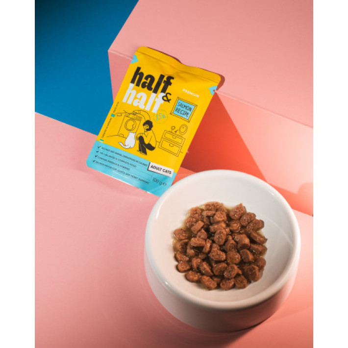 Корм вологий Half&Half для дорослих котів, шматочки з лососем у желе у формі пауча, 100 г